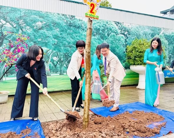 Phường Kim Liên phát động Tết trồng cây Xuân Bính Ngọ 2026: Chung tay kiến tạo đô thị xanh