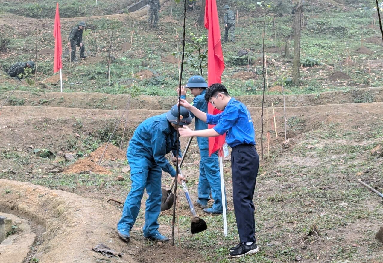Điểm cầu Trung đoàn 692 - Bộ Tư lệnh Thủ đô: Trồng hơn 1.700 cây tại lễ phát động