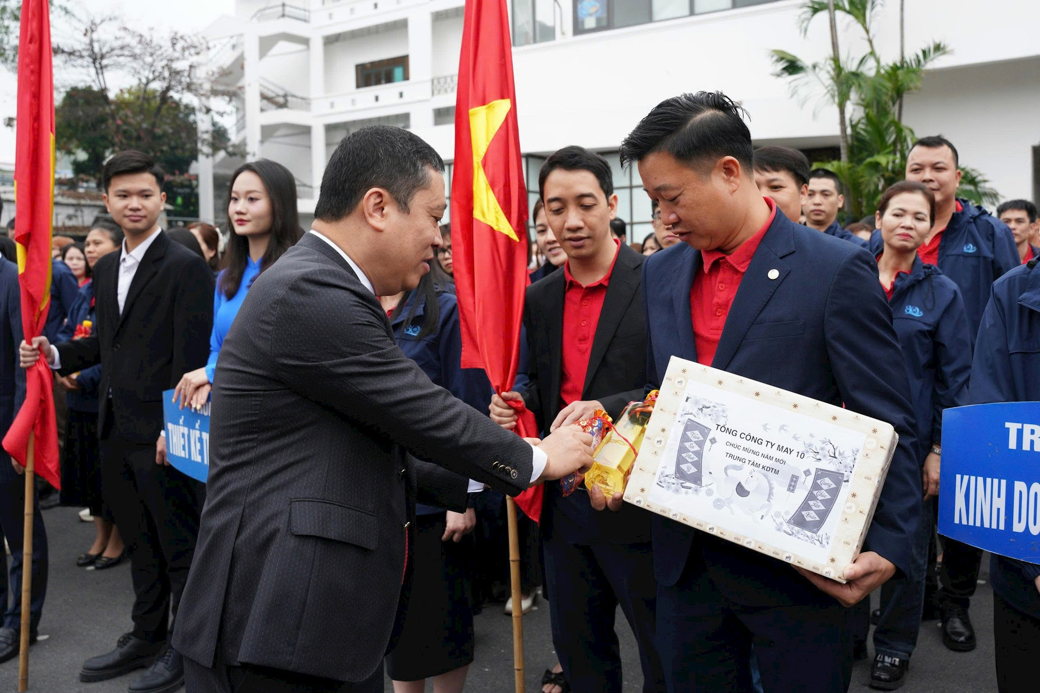 may-10-phat-dong-san-xuat.jpg