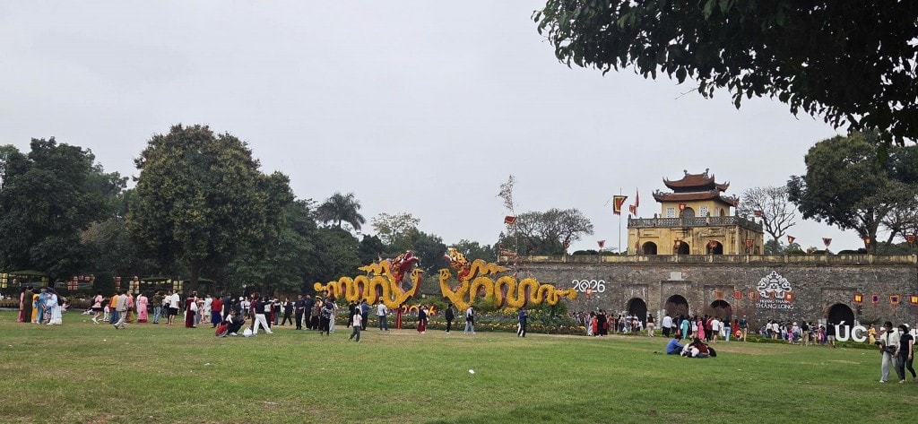 La cittadella imperiale di Thang Long attrae un gran numero di turisti durante il Tet (Foto: H.T.)