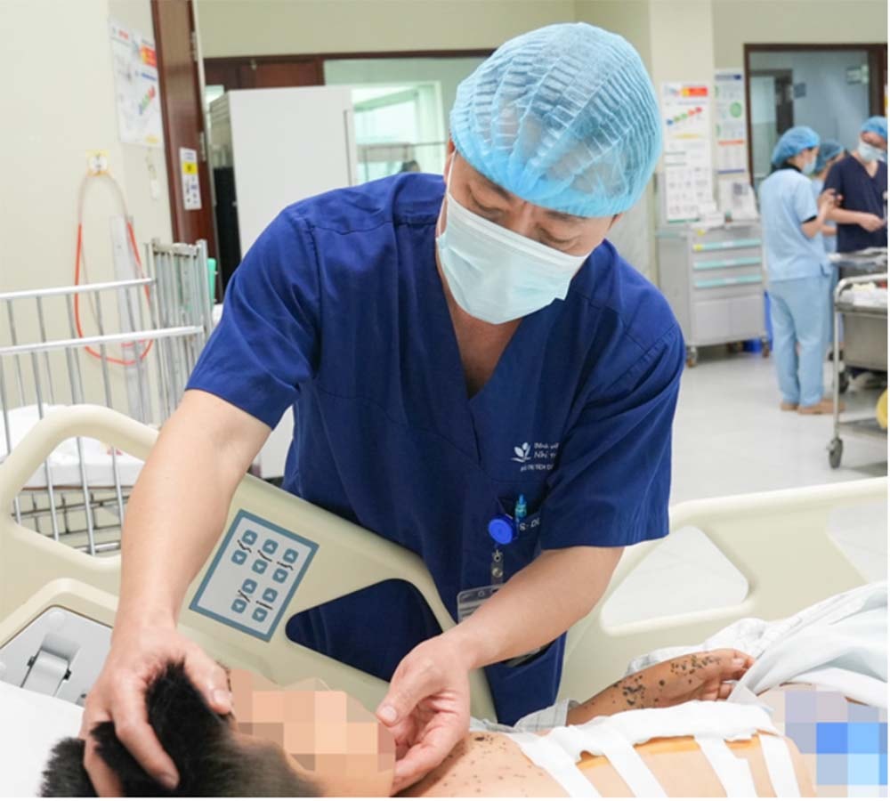 nganh_y_te_dong_hanh_cung_benh_nhan_xuyen_tet2.jpg