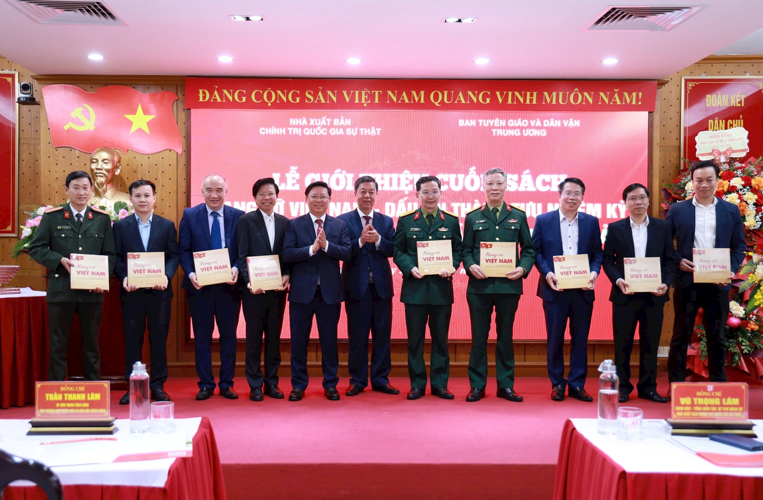 rang-ro-viet-nam-tang-sach.jpg