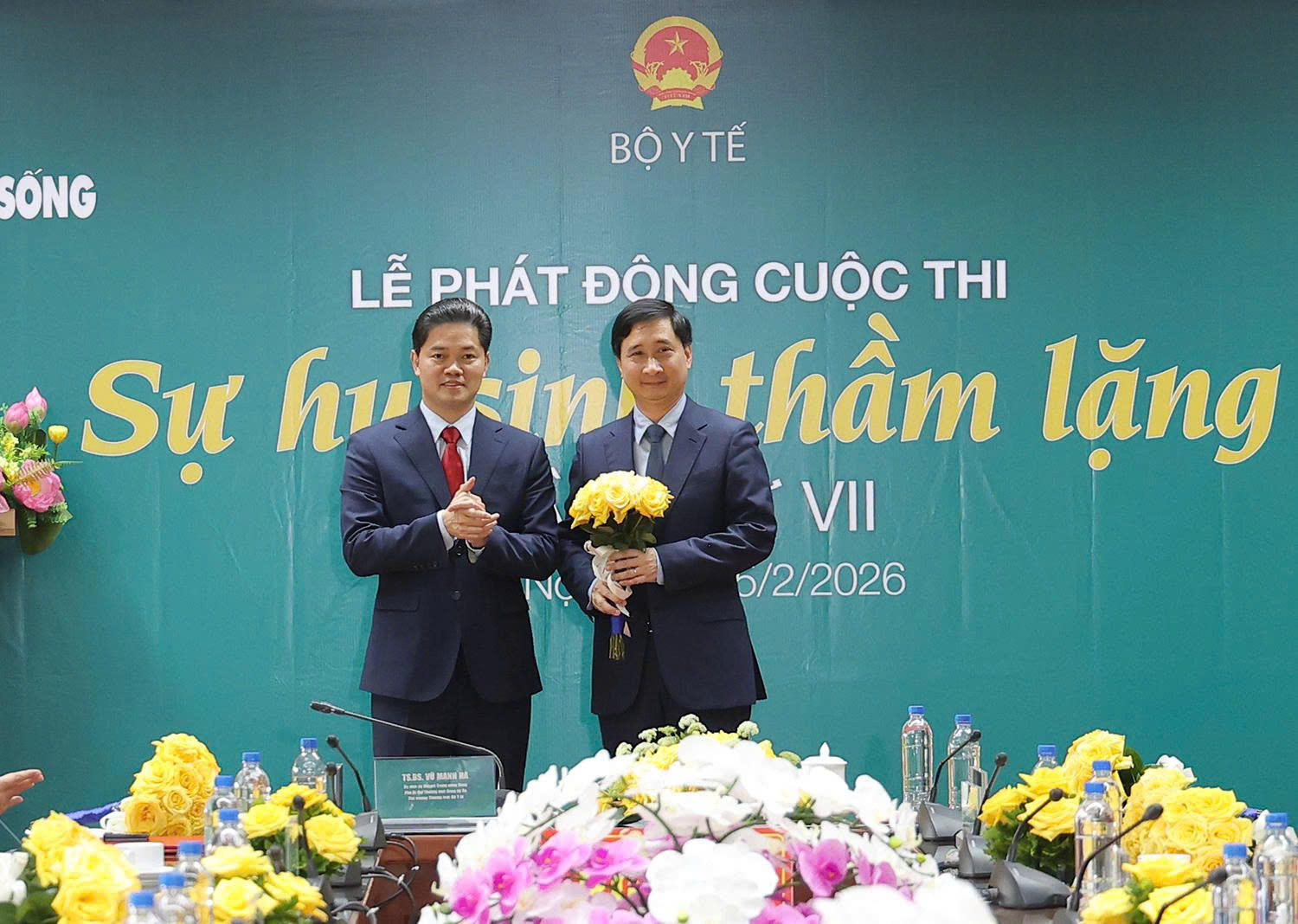 trao-hoa-tam-anh.jpg