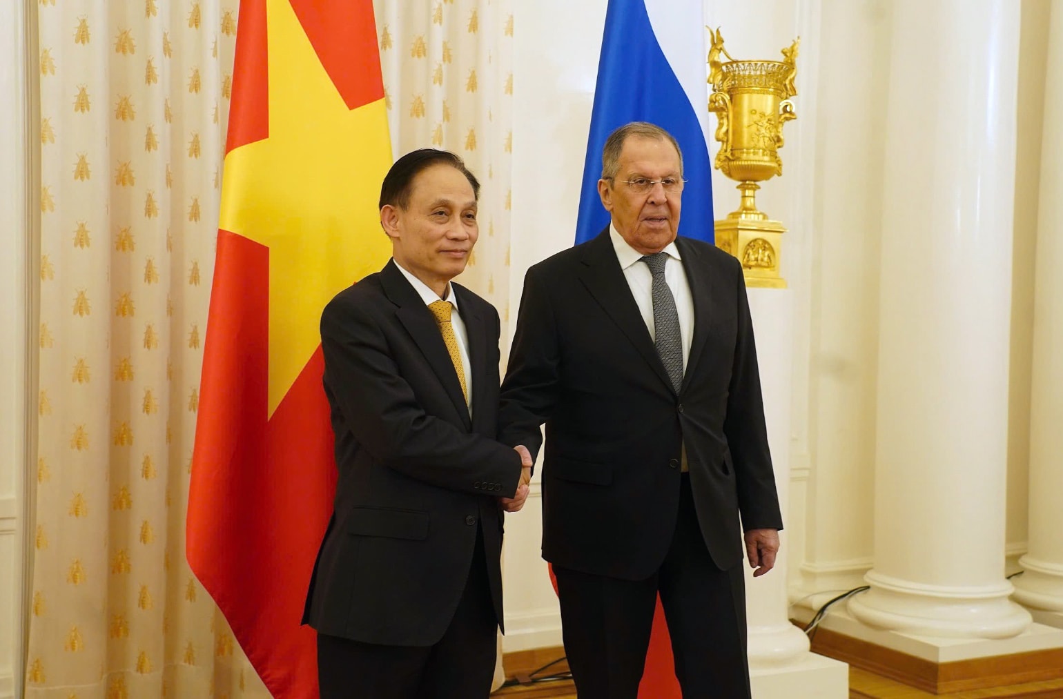 hoi-dam-voi-bo-truong-ngoai-giao-nga-s.-lavrov.jpg