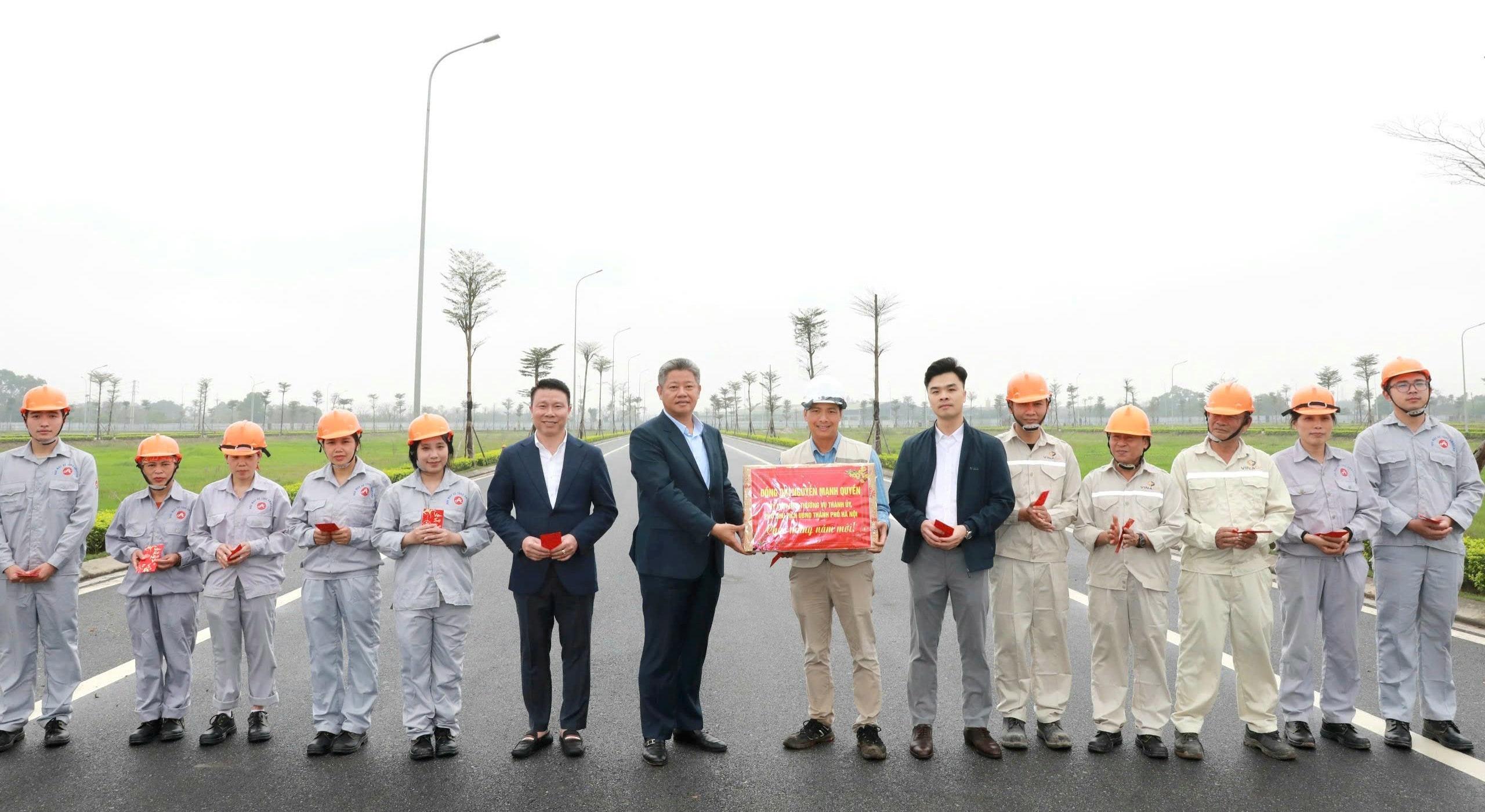 anh-tang-cong-nhan-thu-lam.jpg