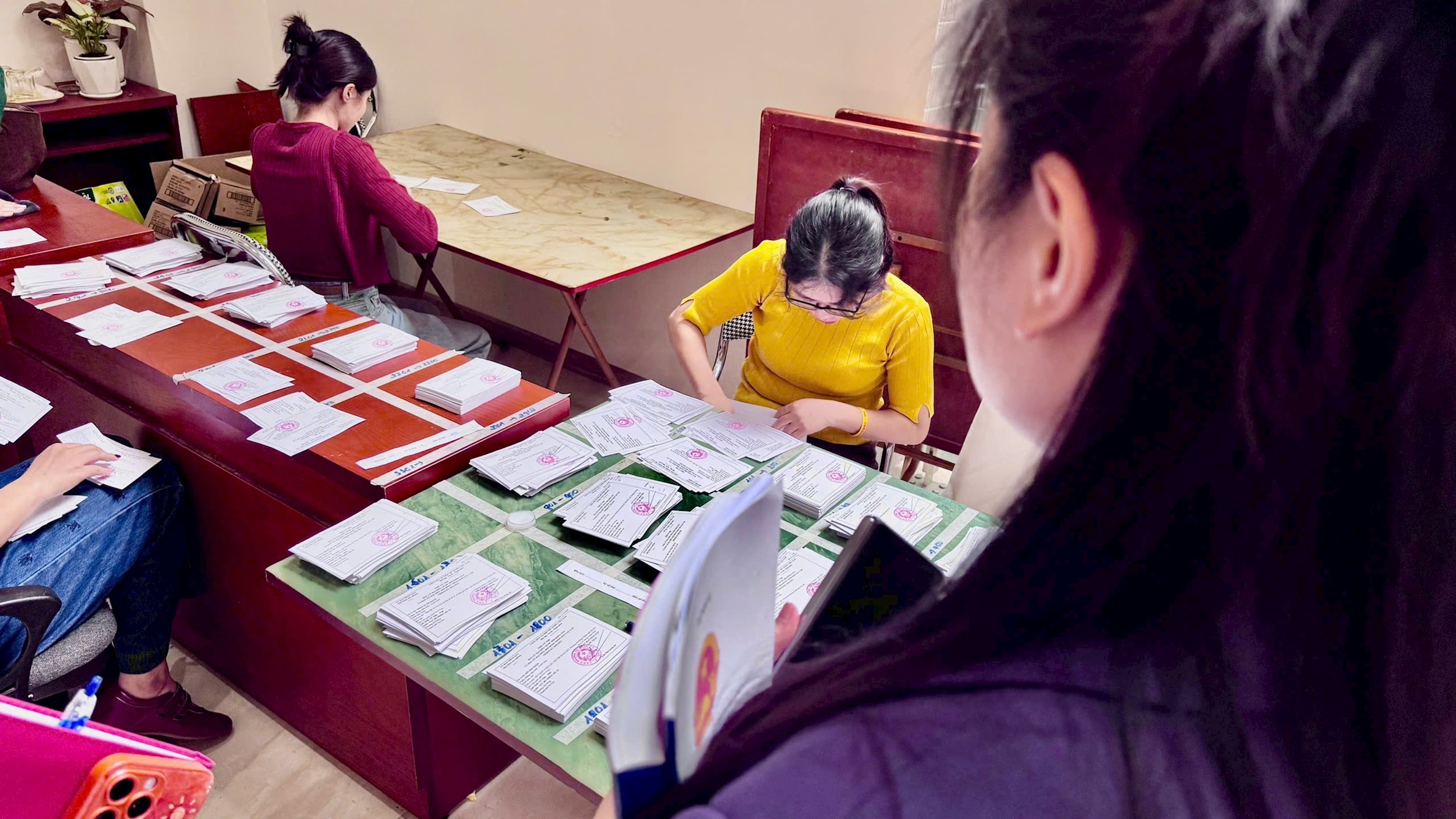 Công tác kiểm tra, rà soát phiếu cử tri được thực hiện kỹ lưỡng, tỉ mỉ, tinh thần trách nh