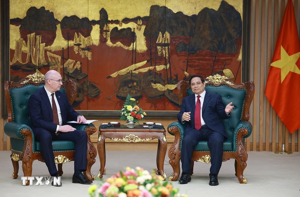 Thủ tướng Phạm Minh Chính tiếp Tổng giám đốc Hãng Thông tấn TASS (Liên bang Nga) Andrey Kondrashov. (Ảnh: Dương Giang/TTXVN)