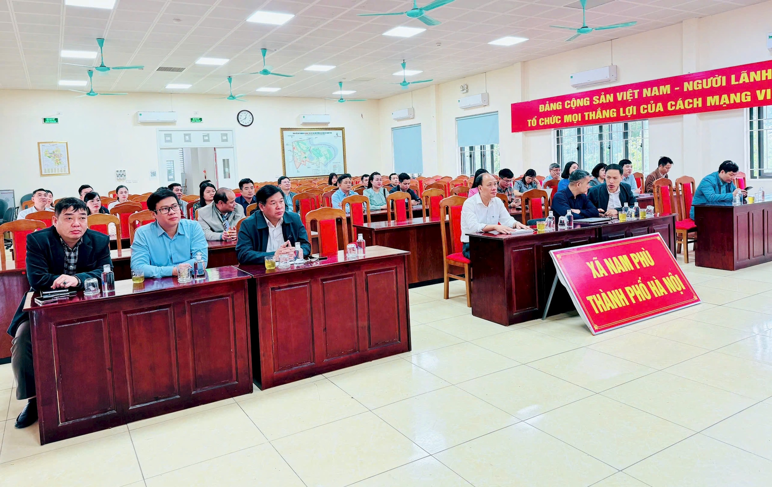 Quang cảnh học tập Nghị quyế tại xã Nam Phù. Ảnh: Dung Quỳnh