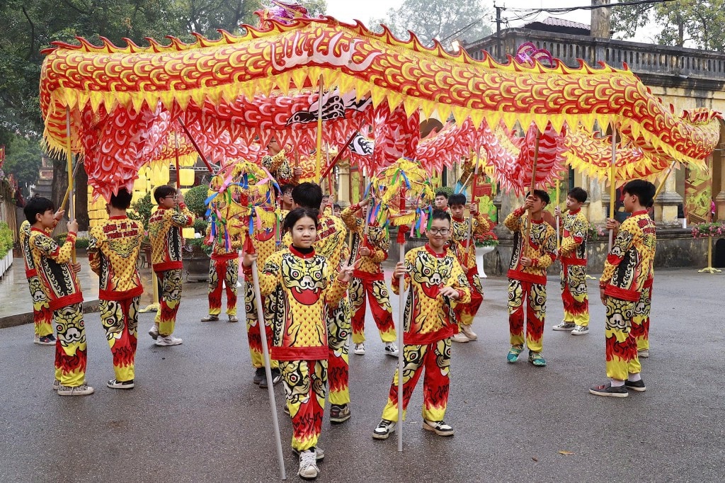Biểu diễn múa rồng tại Lễ khai xuân