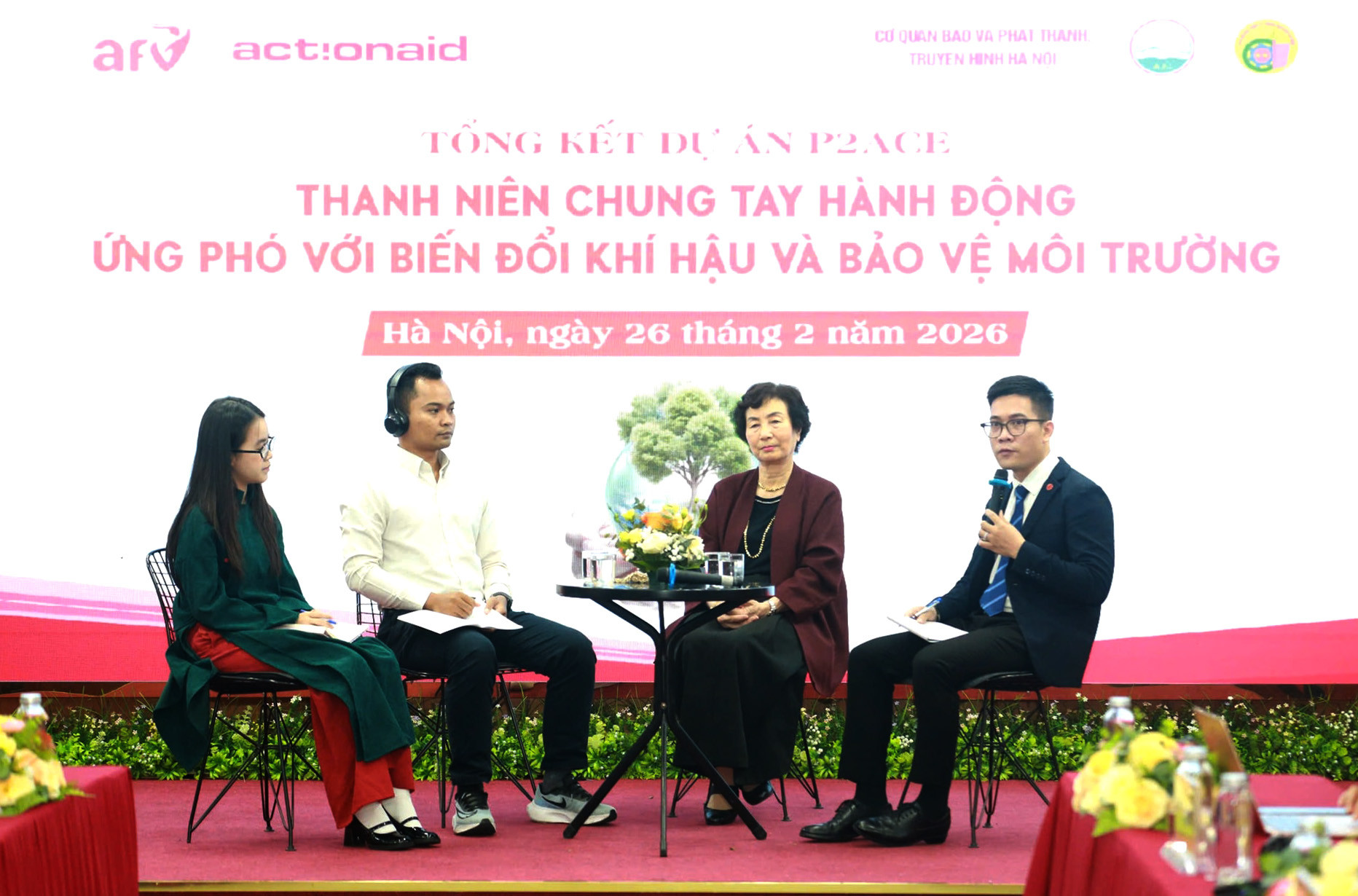 cac-dai-bieu-thao-luan-tai-toa-dam-thanh-nien-chung-tay-hanh-dong-ung-pho-voi-bien-doi-khi-hau-va-bao-ve-moi-truong-.-anh-pham-hung.jpg