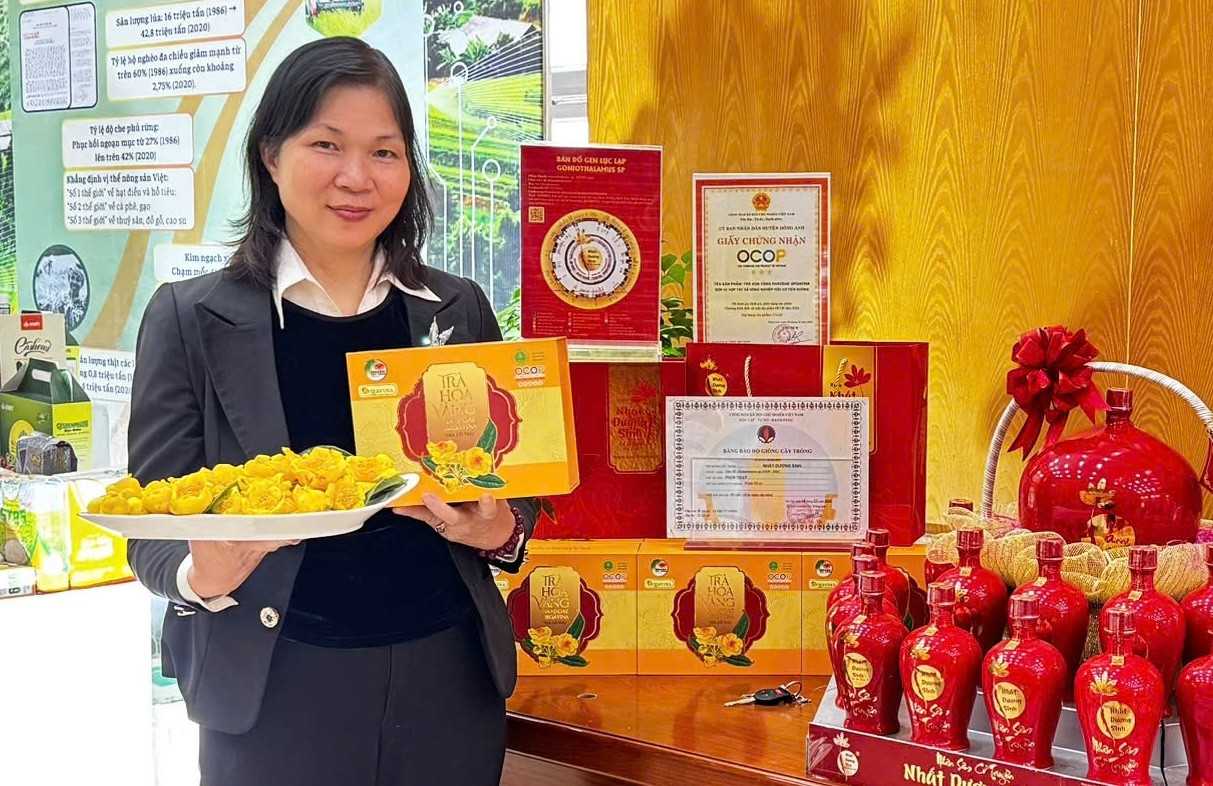ba-pham-thi-ly-2(2).jpg