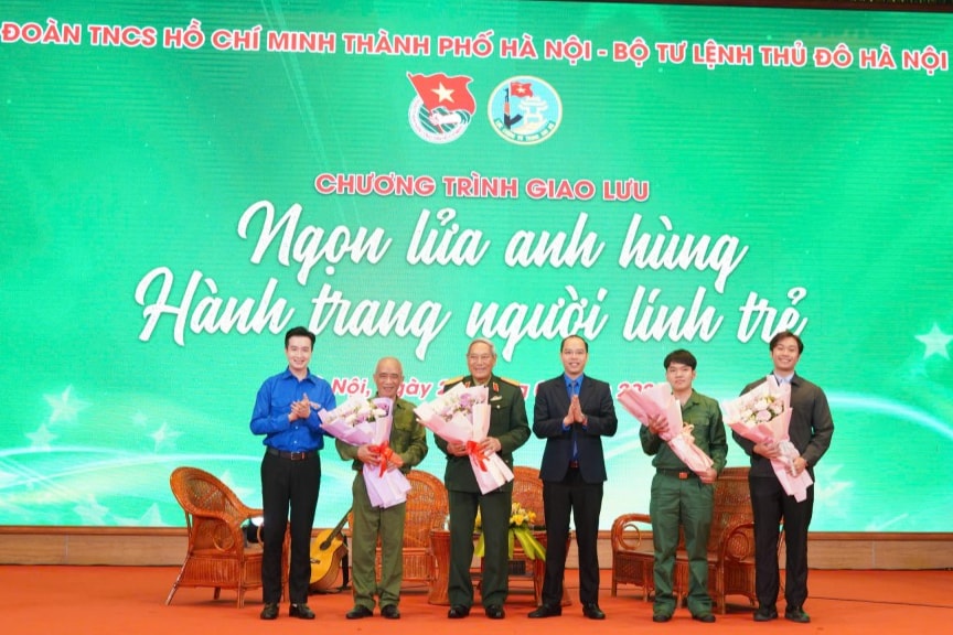 , Phó Chủ tịch Ủy ban Mặt trận Tổ quốc Việt Nam thành phố, Bí thư Thành đoàn Hà Nội Nguyễn Tiến Hưng , Phó Chủ tịch Ủy ban Mặt trận Tổ quốc Việt Nam thành phố, Bí thư Thành đoàn Hà Nội Nguyễn Tiến Hưng
