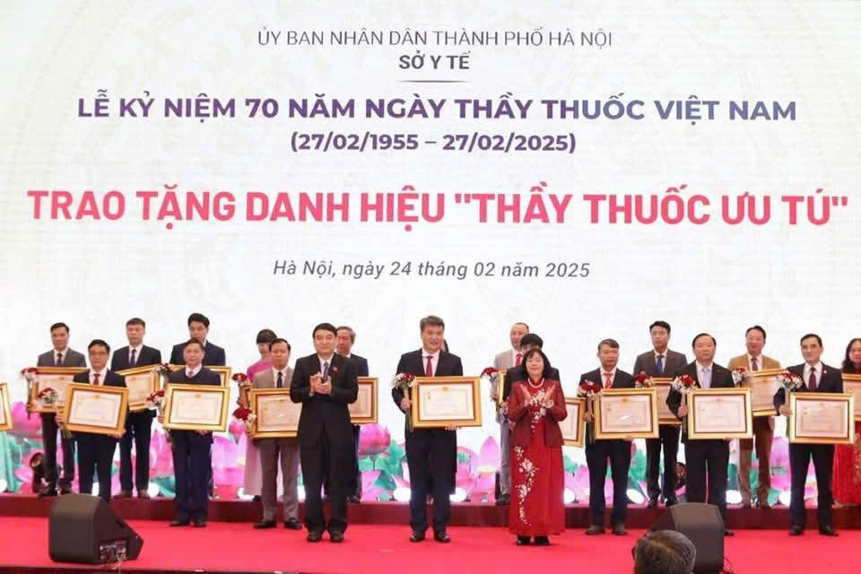 vua-nhan-danh-hieu-thay-thuoc-uu-tu.jpg