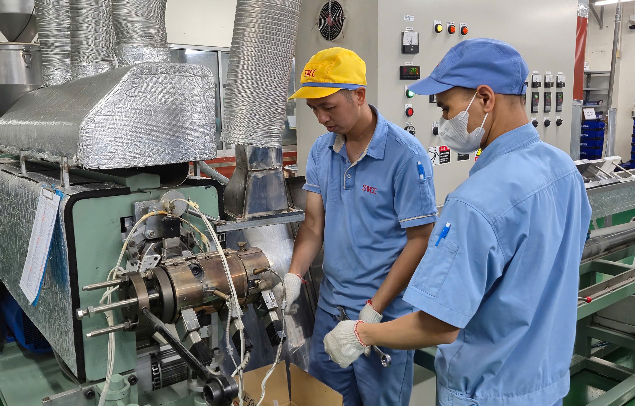 produzione-di-componenti-per-attrezzature-per-ufficio-presso-swcc-showa-vietnam-company-bac-thang-long-industrial-zone-..jpg