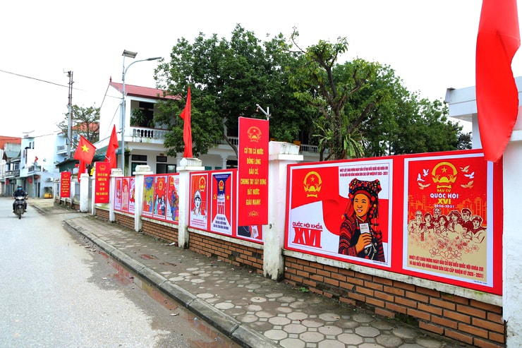Pa nô, áp phích tuyên truyền bầu cử đại biểu Quốc hội khóa XVI và đại biểu HĐND các cấp nhiệm kỳ 2026-2031 tại xã Phú Nghĩa. Ảnh: Kim Thoa