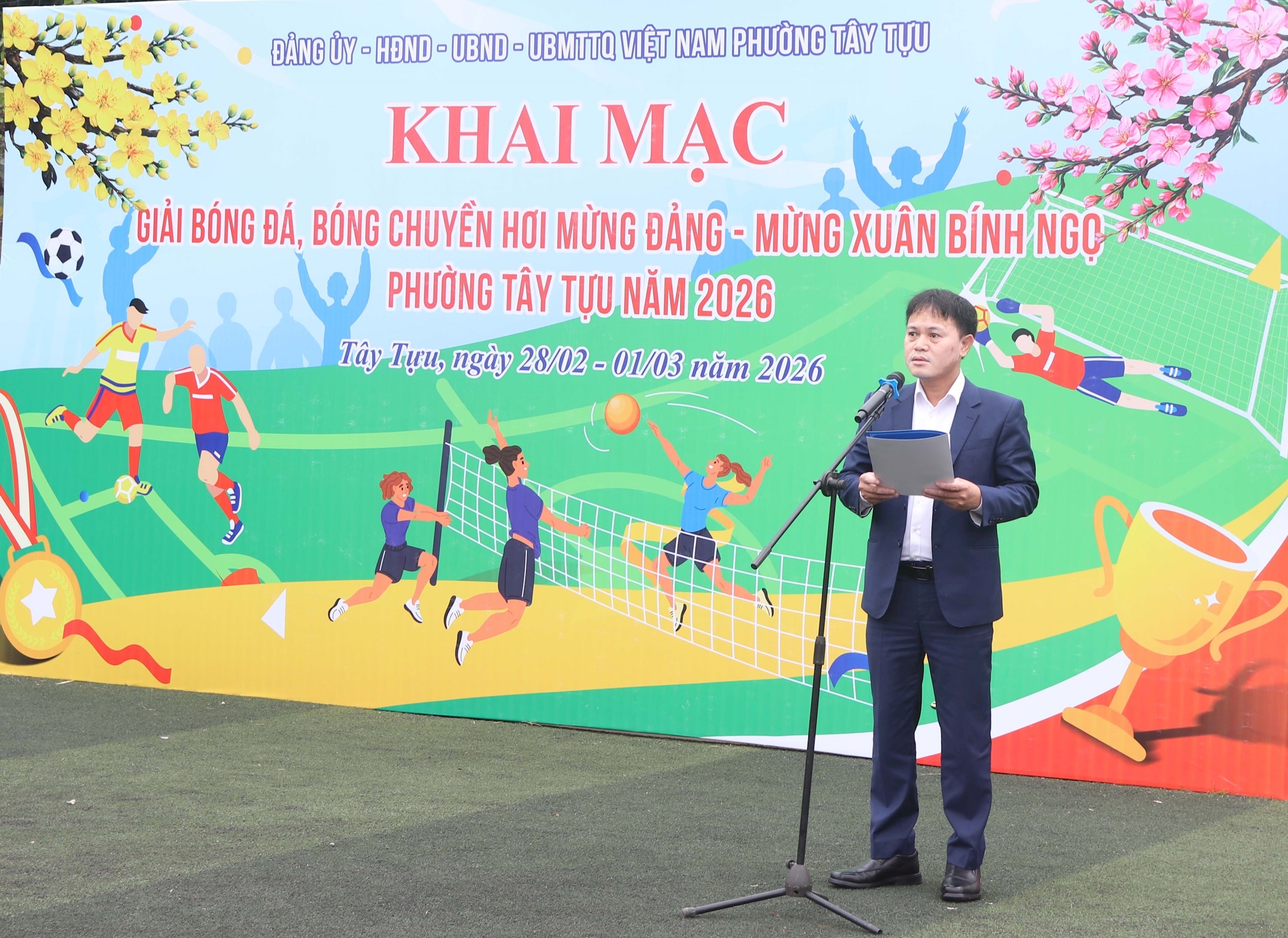tay_tuu_khai_mac_giai_bong_da1.jpg