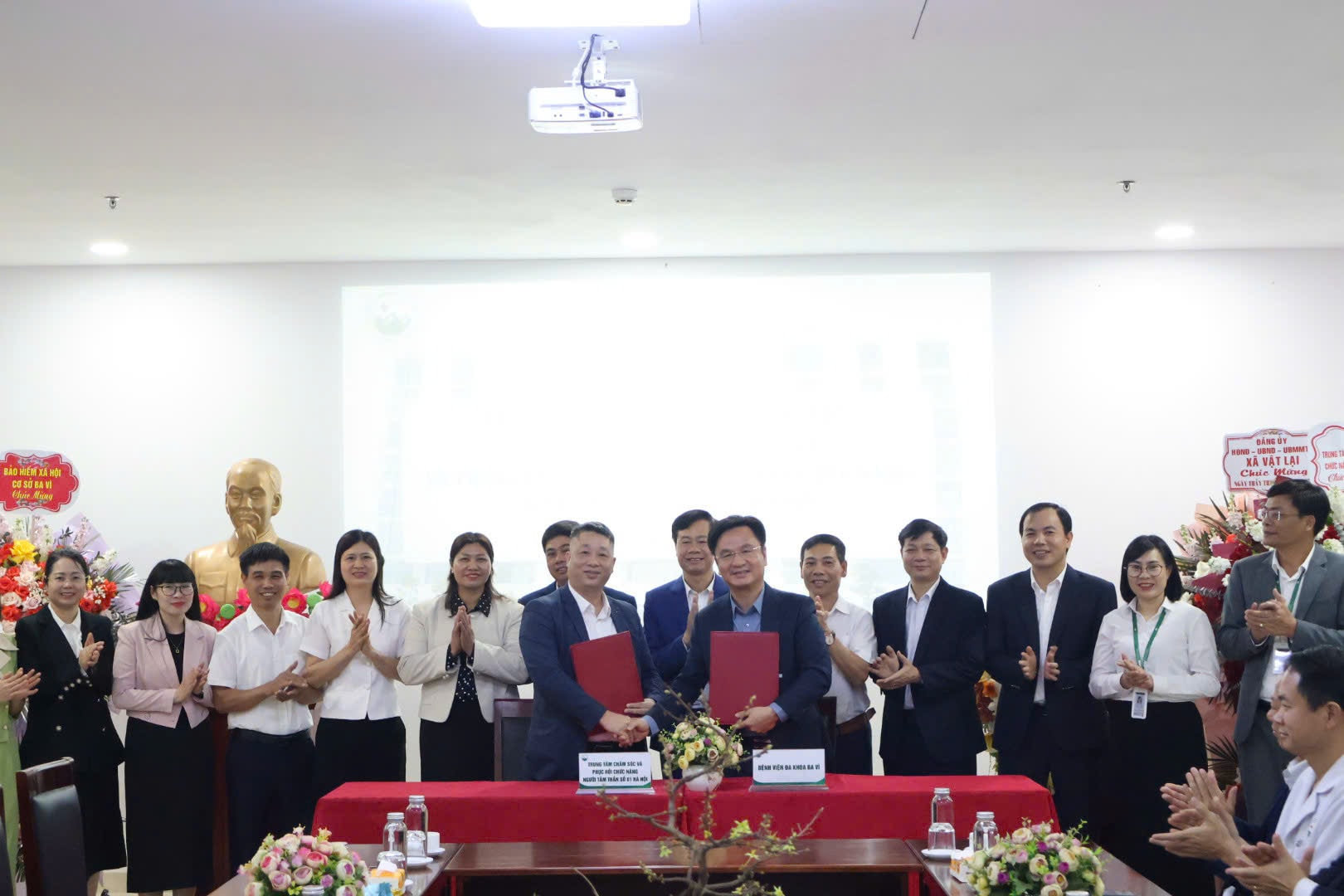 ky-ket-hop-tac-ho-tro-toan-dien-ve-chuyen-mon-giua-benh-vien-da-khoa-ba-vi-va-trung-tam-cham-soc-va-phuc-hoi-chuc-nang-nguoi-tam-than-so-1-ha-noi-ngay-27-2-2026.-anh-khanh-an.jpg