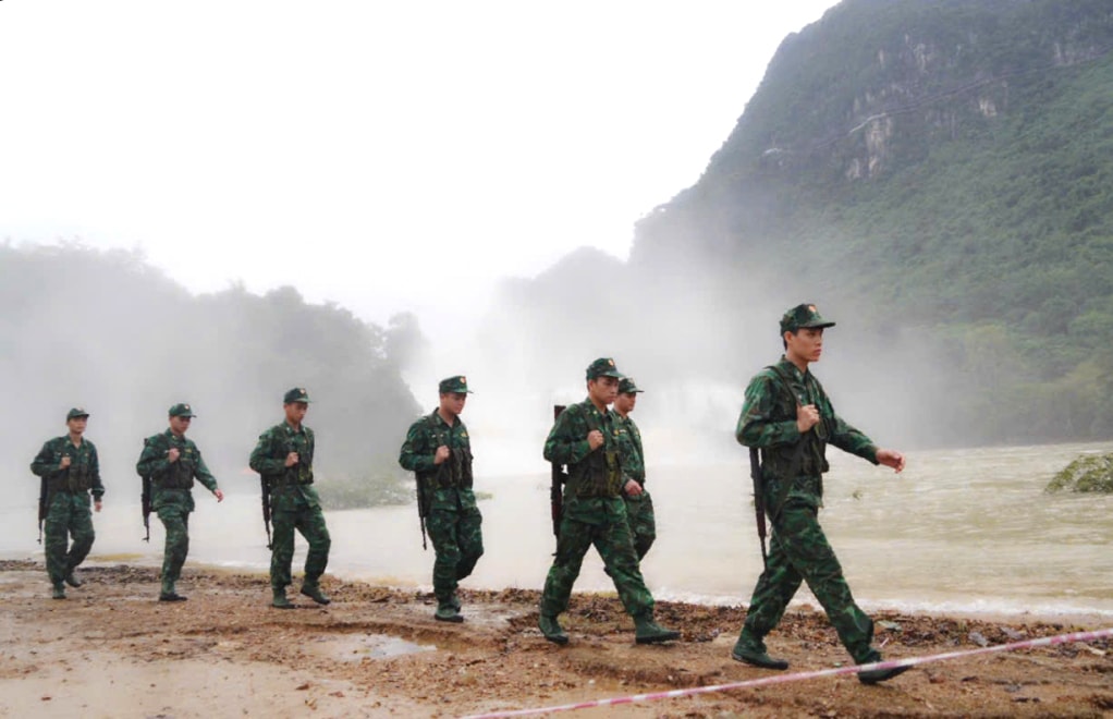 can-bo-chien-si-don-bien-phong-dam-thuy-tinh-cao-bang-tuan-tra-bien-gioi.-anh-vu-tiep.jpg