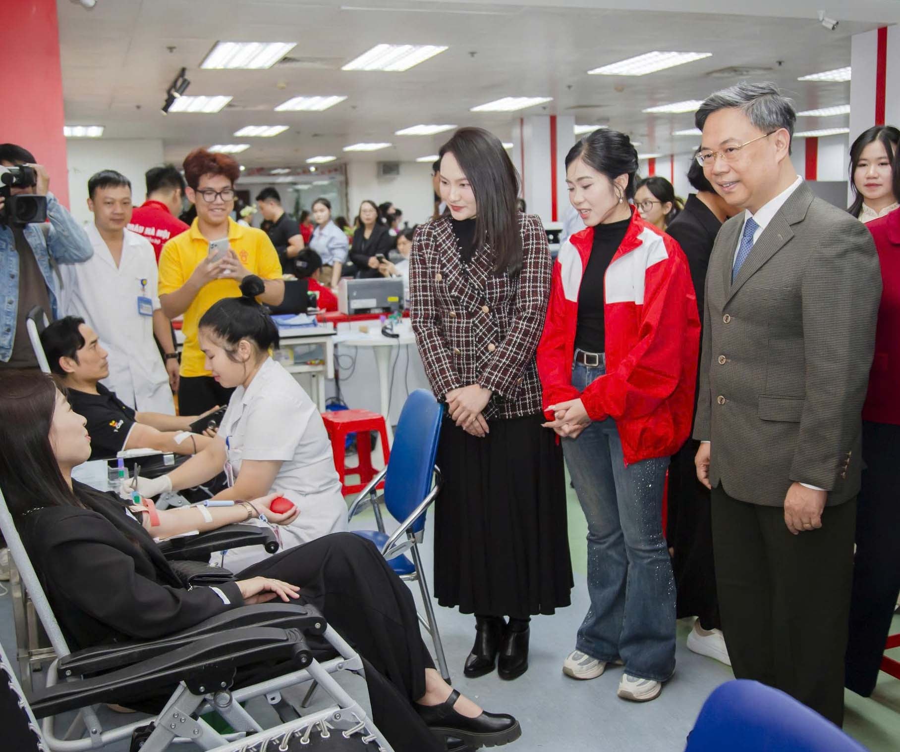 khai_mac_le_hoi_xuan_hong3.jpg