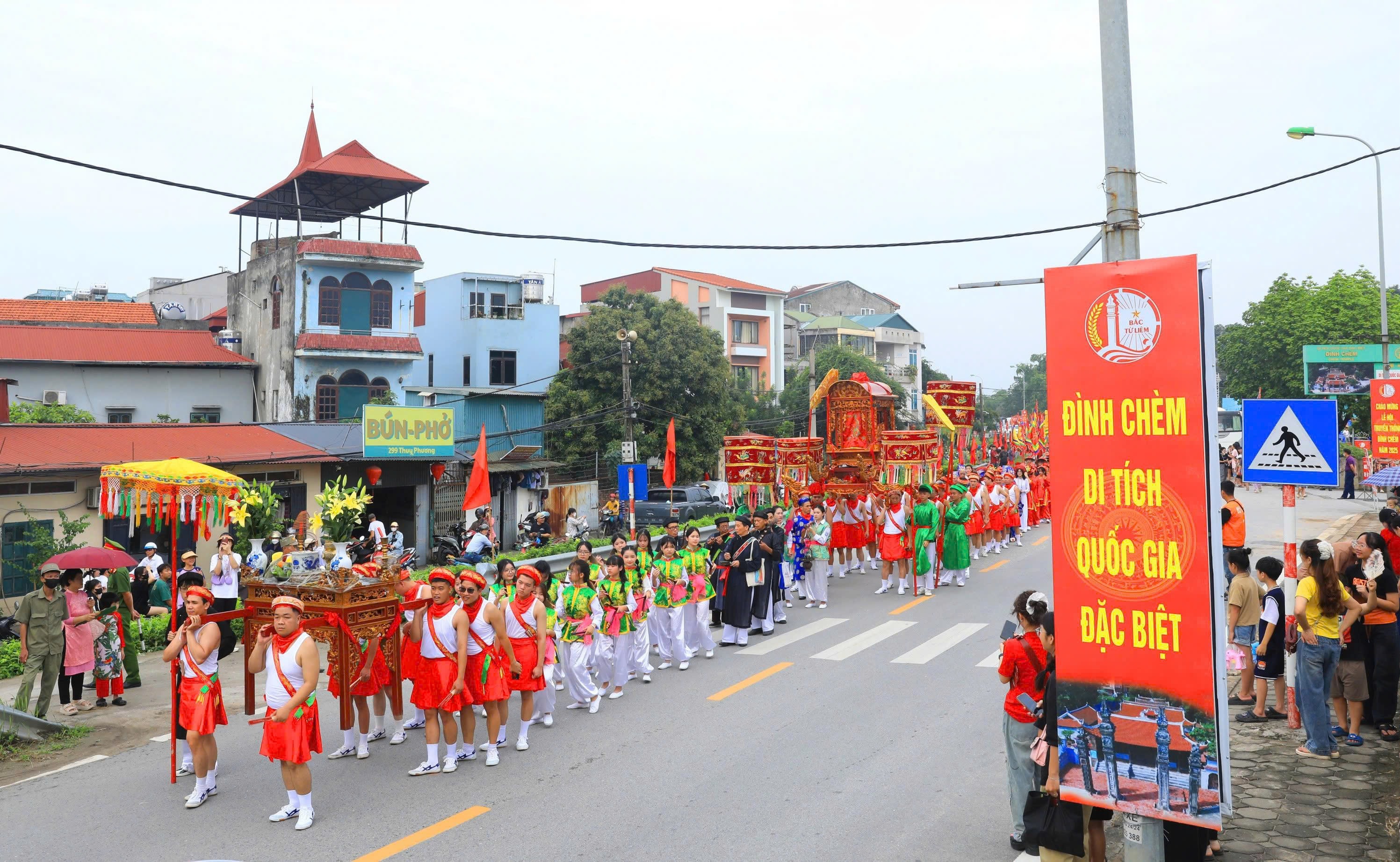 le-hoi-dinh-chem-phuong-dong-ngac-2025-10-.jpg