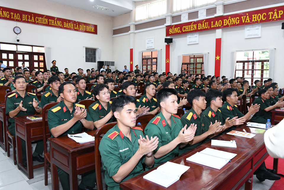 can-bo-chien-sy-su-doan-9-t.jpg