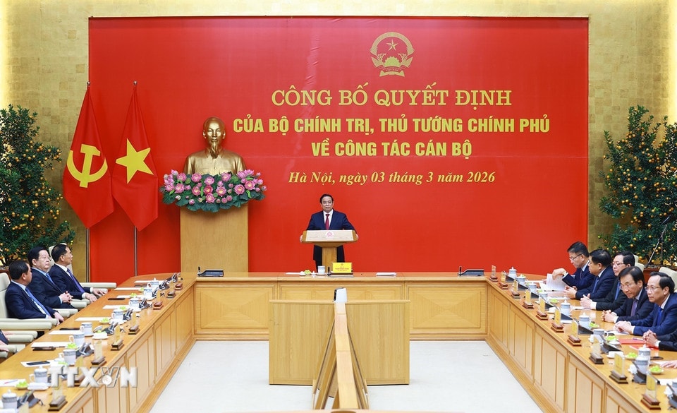 thu-tuong-trao-quyet-dinh-cong-tac-can-bo-6.jpg