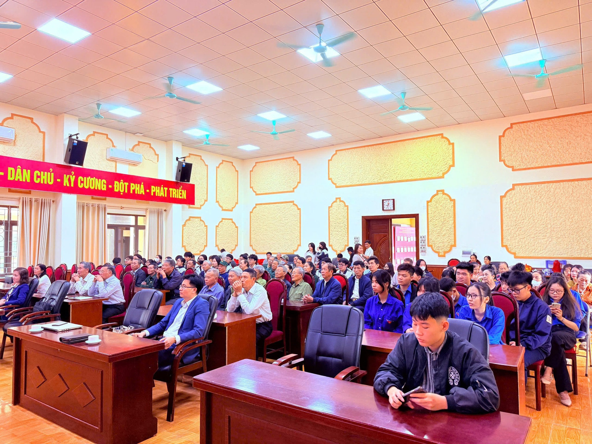 ngoc-hoi-1.jpg