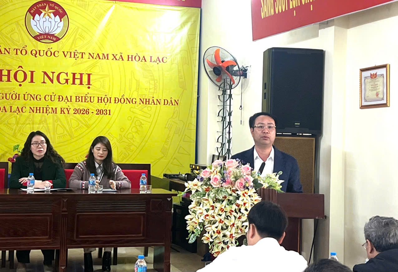Các đại biểu ứng cử HĐND xã Hòa Lạc tại nhà văn hóa thôn 3. Ảnh: Tiến Quang