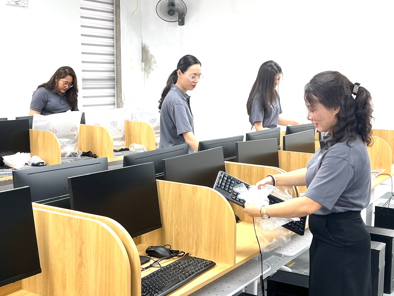 thcs-giang-vo-2-may-tinh.jpg