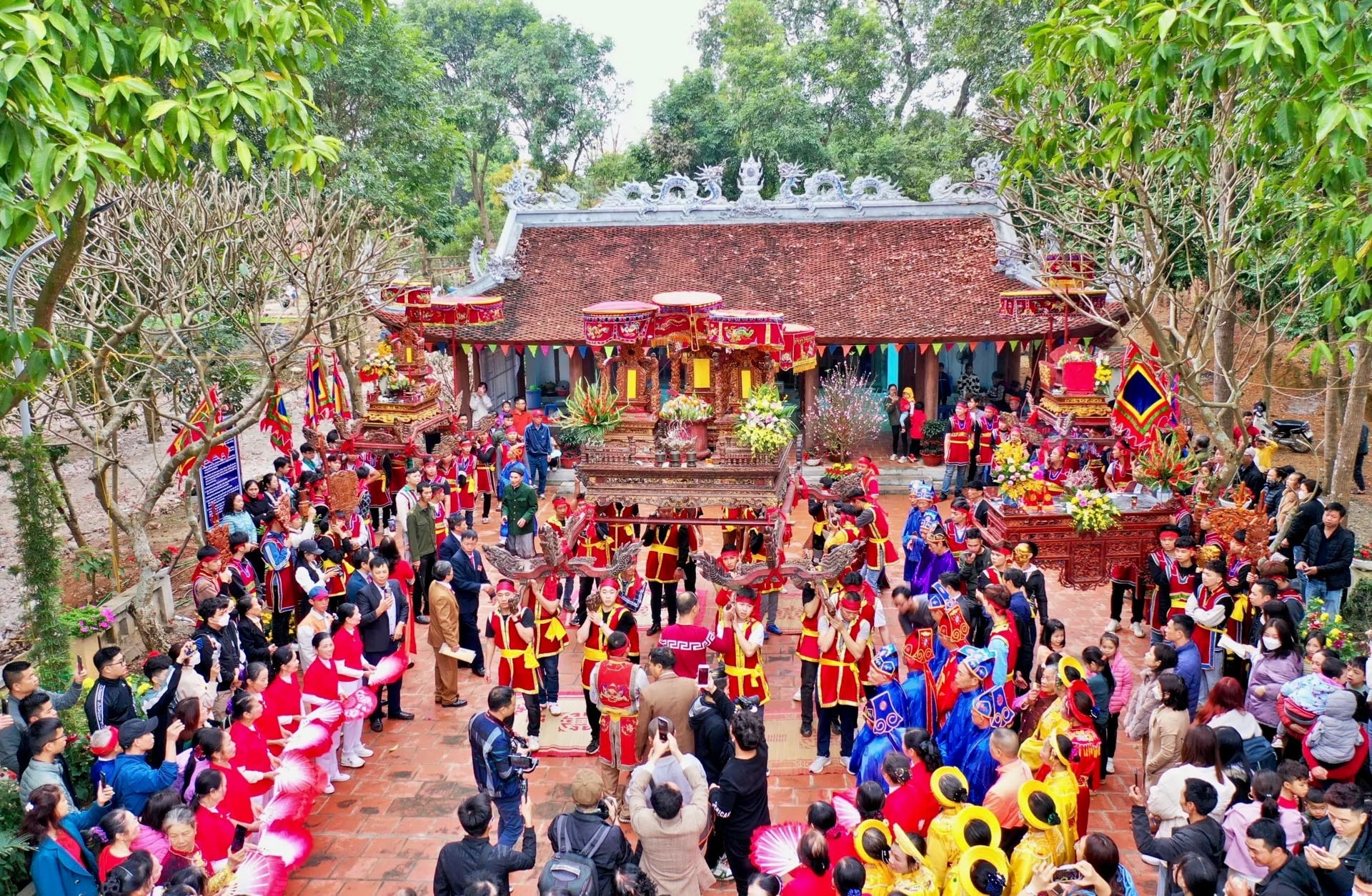phat-huy-cac-gia-tri-cua-di-san-se-tao-dong-luc-cho-phat-trien-ben-vung-khu-vuc-ngoai-thanh-thu-do.-trong-anh-quang-canh-le-hoi-dinh-tuong-phieu-xa-phuc-tho-.-anh-duc-hiep.jpg