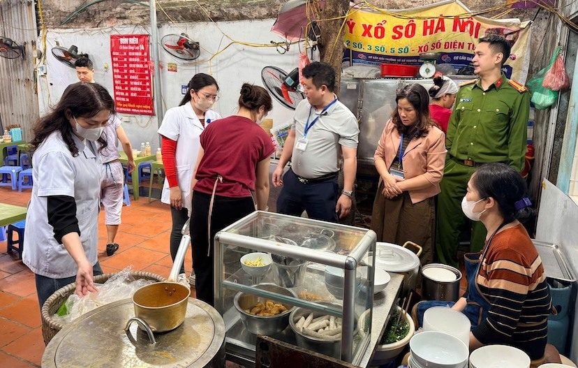 [Podcast] Tin tức ngày 5-3: Yêu cầu dừng hoạt động cơ sở bún riêu 14 Hàng Lược do vi phạm an toàn thực phẩm