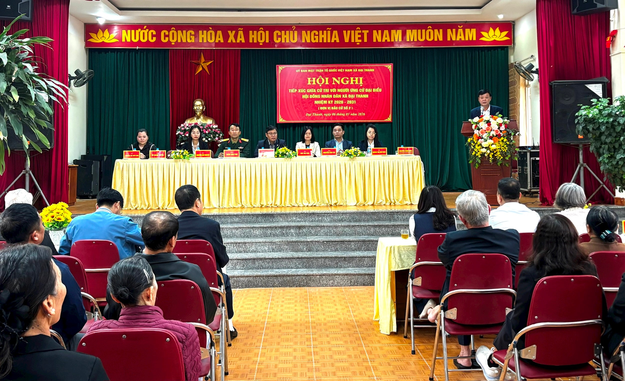 8 ứng cử viên đại biểu HĐND xã Đại Thanh tiếp xúc cử tri tại đơn vị bầu cử số 2. Ảnh: N
