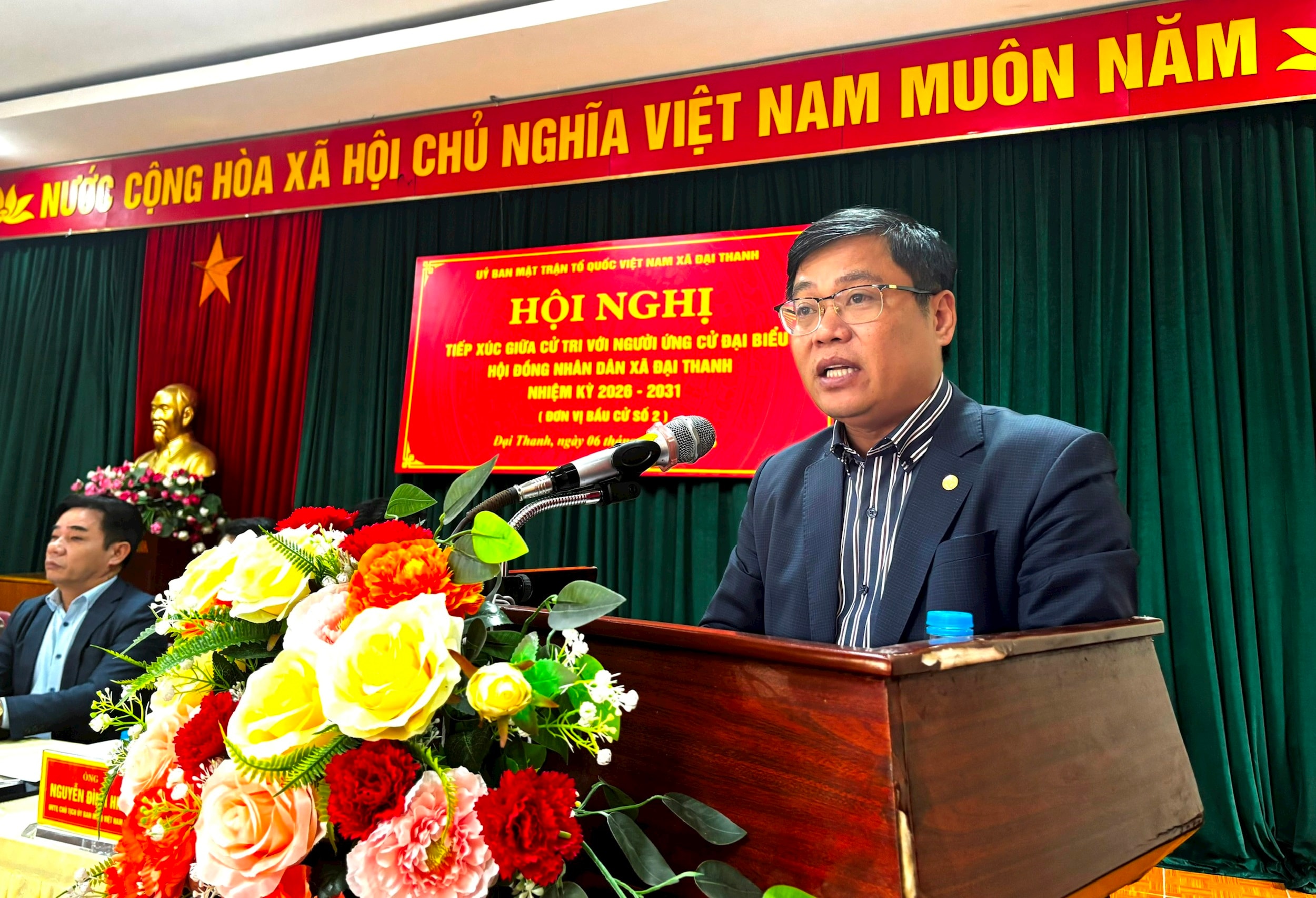 Bí thư Đảng uỷ, Chủ tịch HĐND xã Đại Thanh Đặng Đức Quỳnh trình bày chương trình hành động trước các cử tri. Ảnh: NL