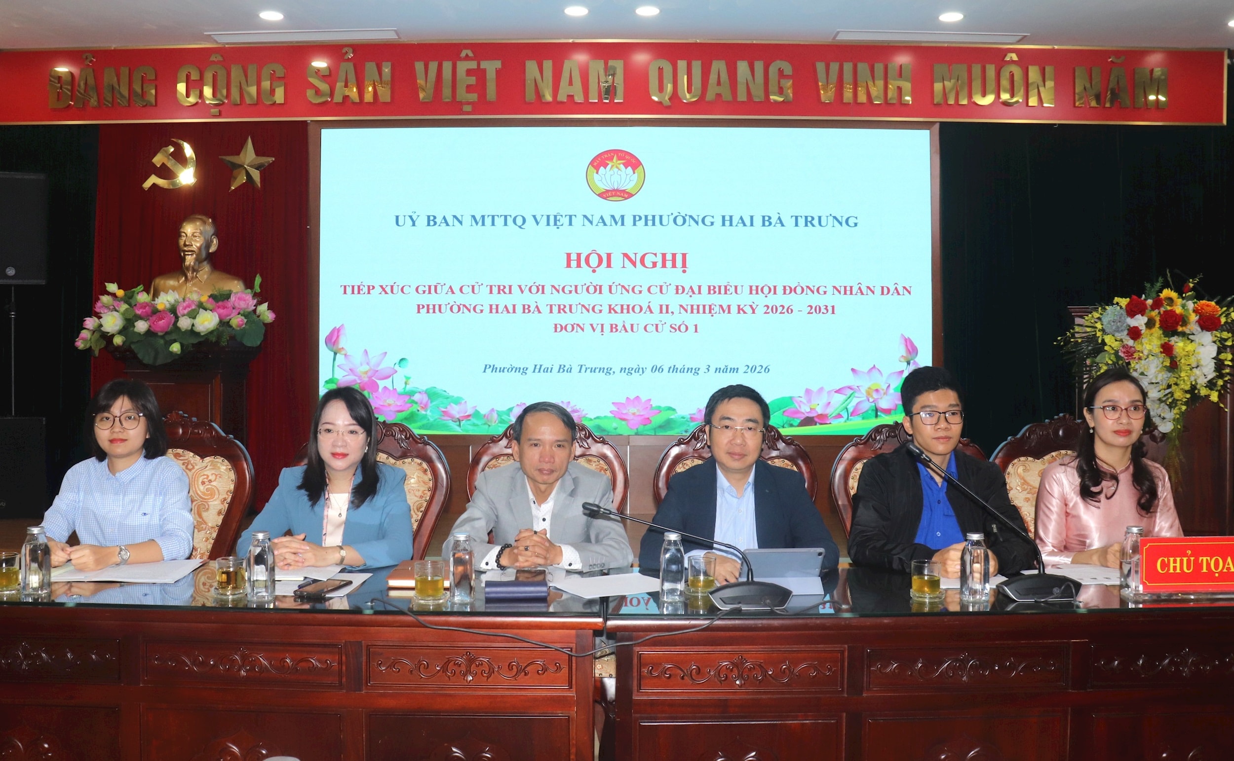 Ứng cử viên đại biểu HĐND phường Hai Bà Trưng tại Đơn vị bầu cử số 1. Ảnh: Linh Chi