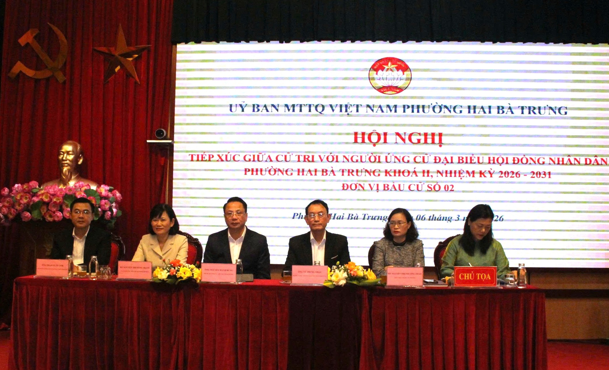 Ứng cử viên đại biểu HĐND phường Hai Bà Trưng khóa II tại Đơn vị bầu cử số 2. Ảnh: Đình Hiệp