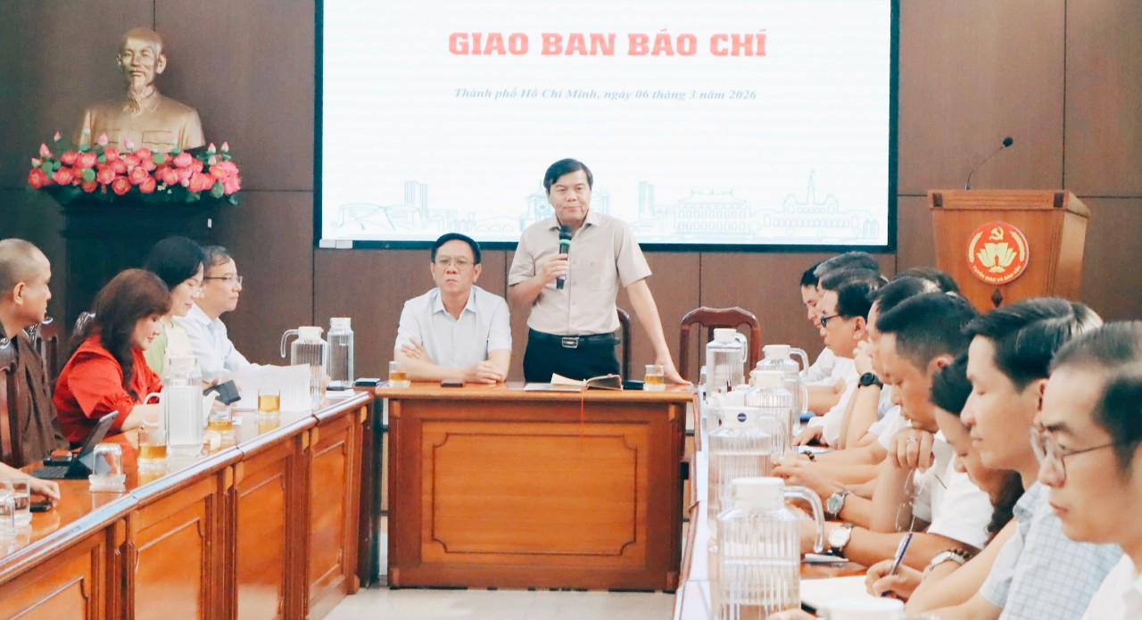 1.giaobanbaochi.jpg