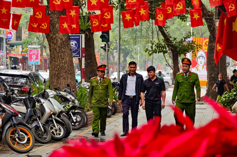 Lực lượng Công an phường Hai Bà Trưn luôn túc trực, bám sát địa bàn. Ảnh: Phú Khánh