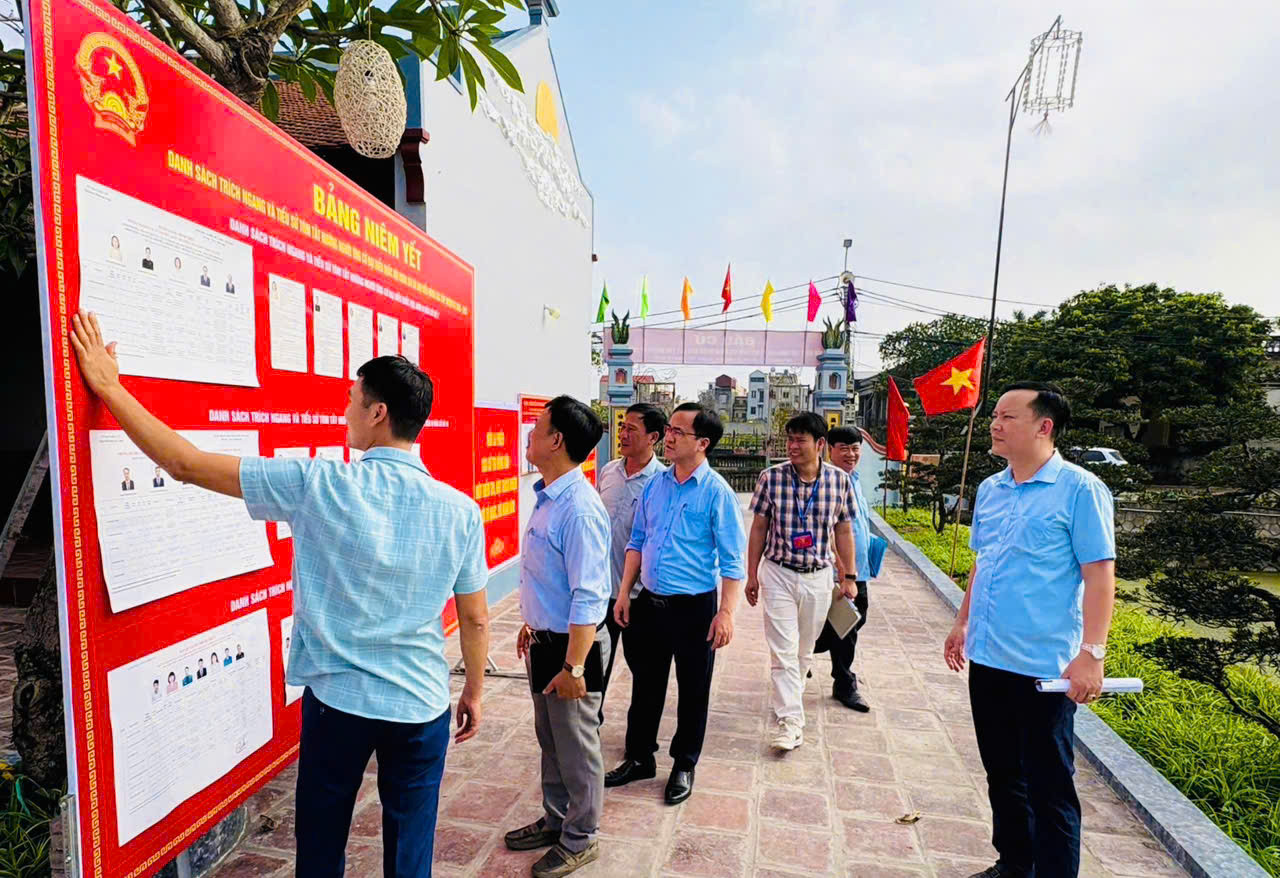 bau-cu-hong-van-1.jpg
