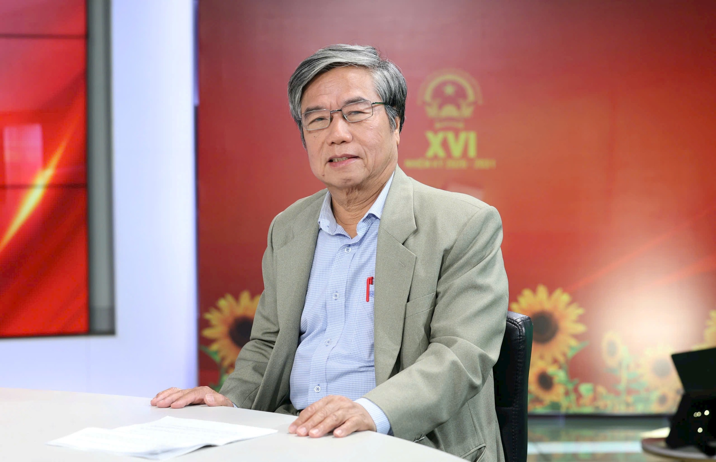 PGS.TS Vũ Hào Quang, Chủ nhiệm Hội đồng Tư vấn Tổng hợp và Phân tích dư luận xã hội, Ủy ban MTTQ Việt Nam TP Hà Nội trao đổi tại chương trình. Ảnh: Thanh Hải