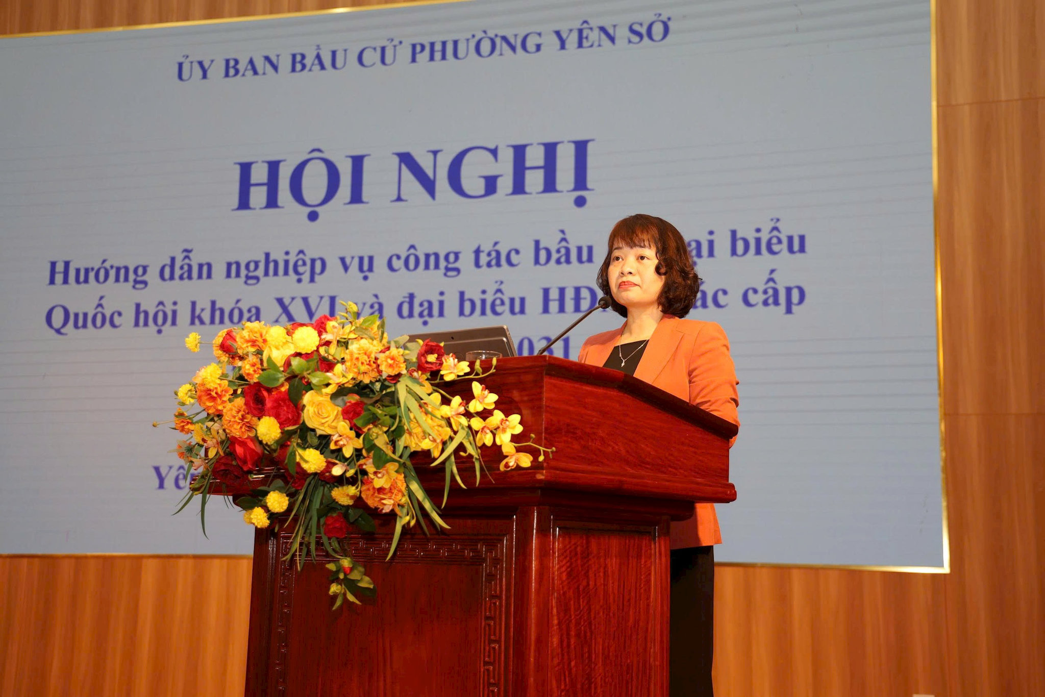 ng chí Trần Thanh Nga, Phó Chủ tịch UBND phường Yên Sở, báo cáo viên của hội nghị,