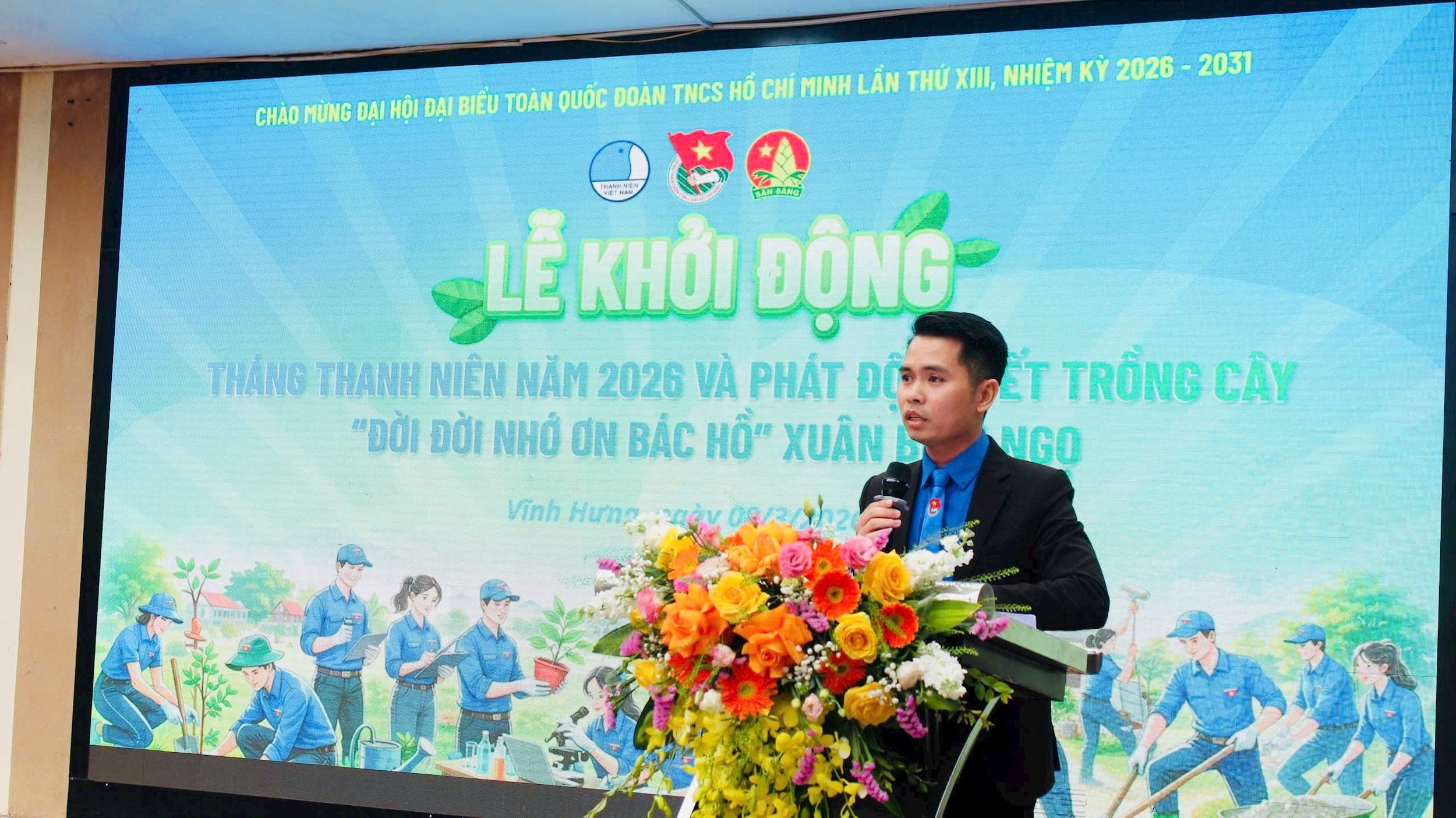 Đồng chí Vũ Ngọc Cương, Phó Chủ tịch Ủy ban MTTQ Việt Nam phường, Bí thư Đoàn phường Vĩnh Hưng phát biểu tại buổi lễ