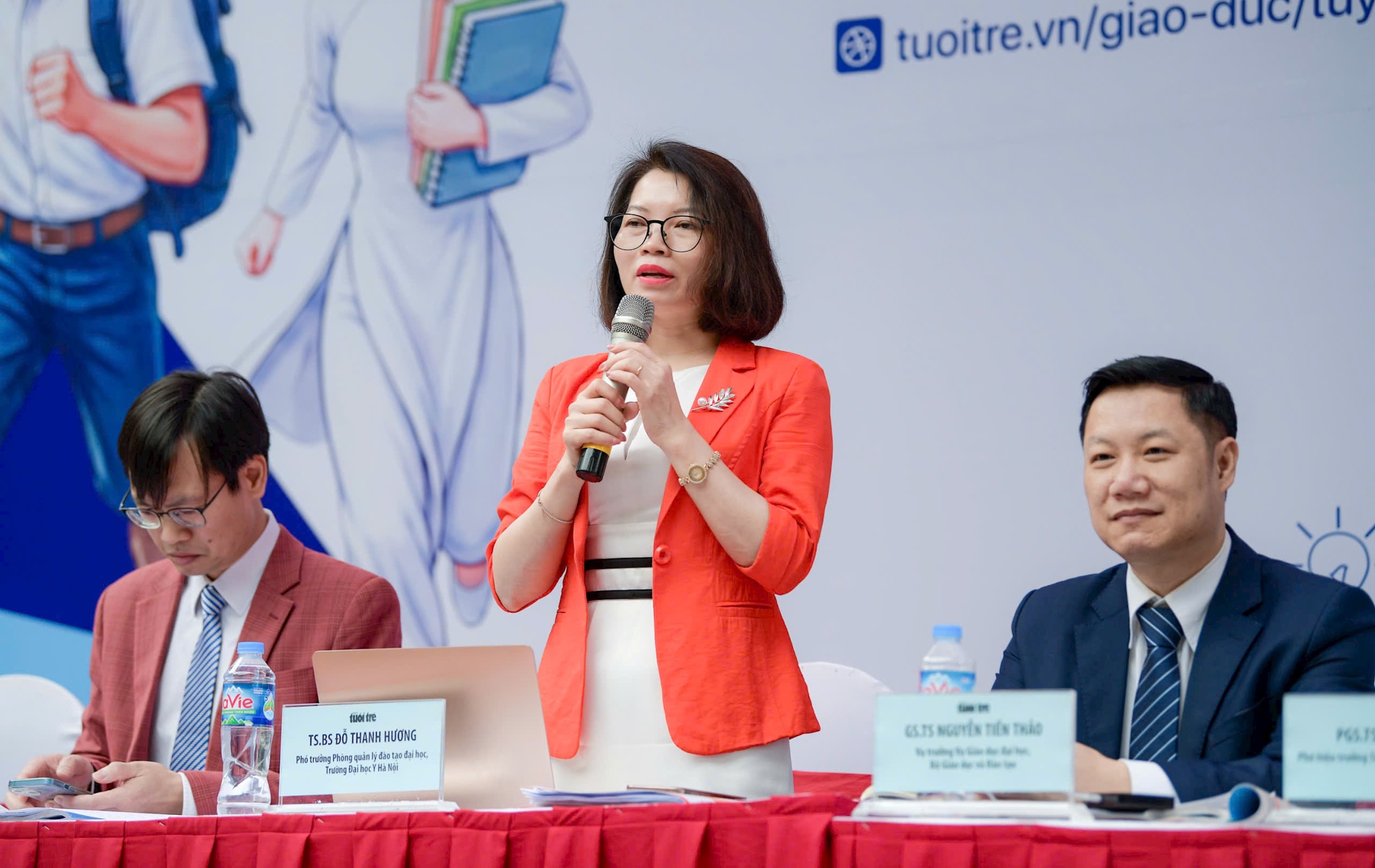 0803-tu-van-tuyen-sinh-2026-8.jpg