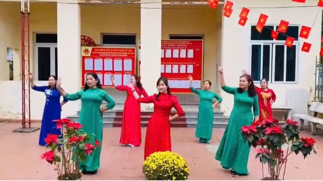 Hoạt động dân vũ thu hút đông đảo hội viên phụ nữ tham gia. Ảnh: PV