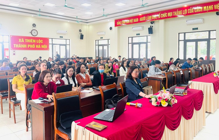 Các cán bộ, thành viên các tổ bầu cử tham dự hội nghị tuyên truyền, phổ biến kiến thức pháp luật về PCCC & CNCH tại các điểm bầu cử