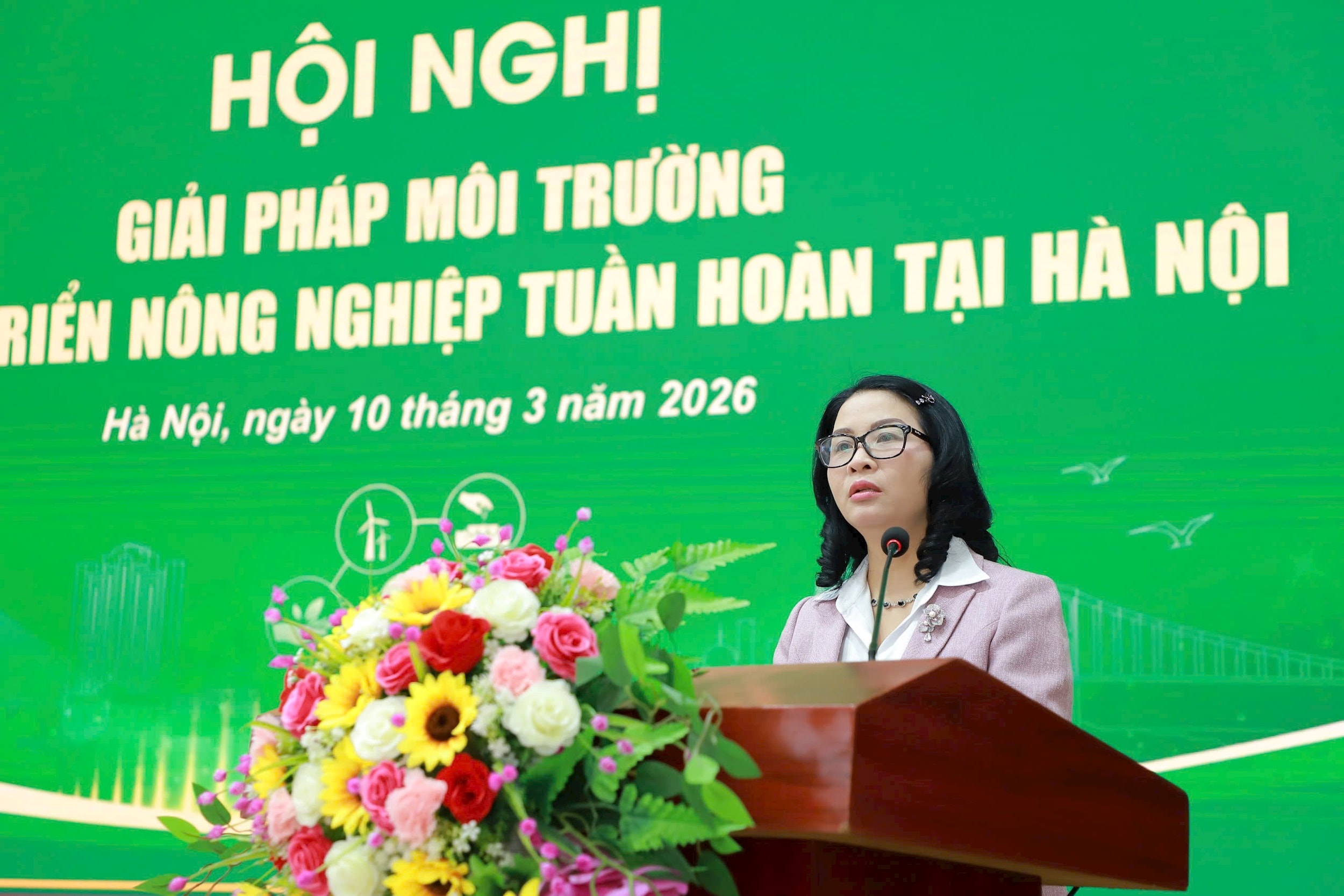 GS.TS Nguyễn Thị Lan, Bí thư Đảng ủy Học viện Nông nghiệp Việt Nam phát biểu. Ảnh: Cao Hồng