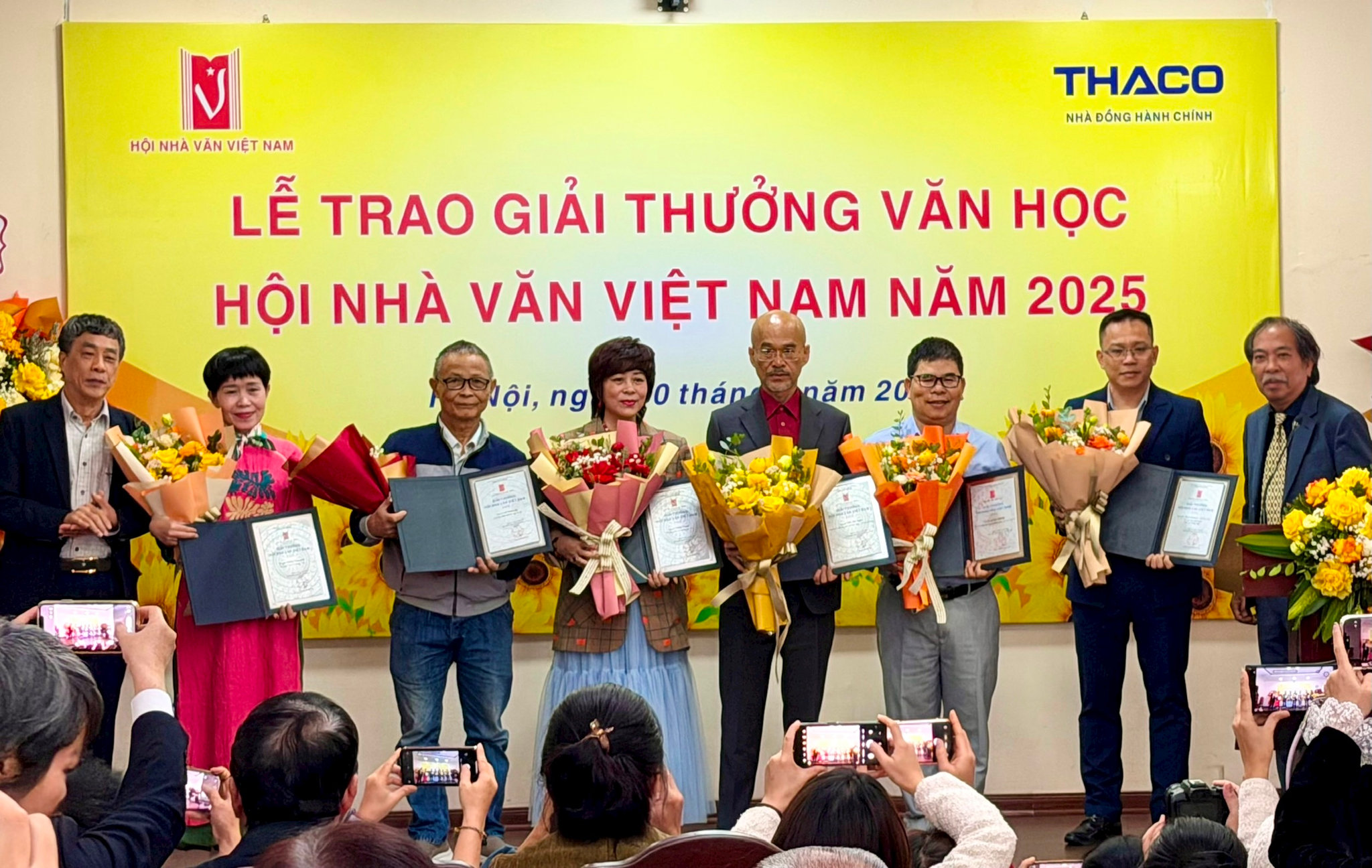giai-thuong-hoi-nv.jpg