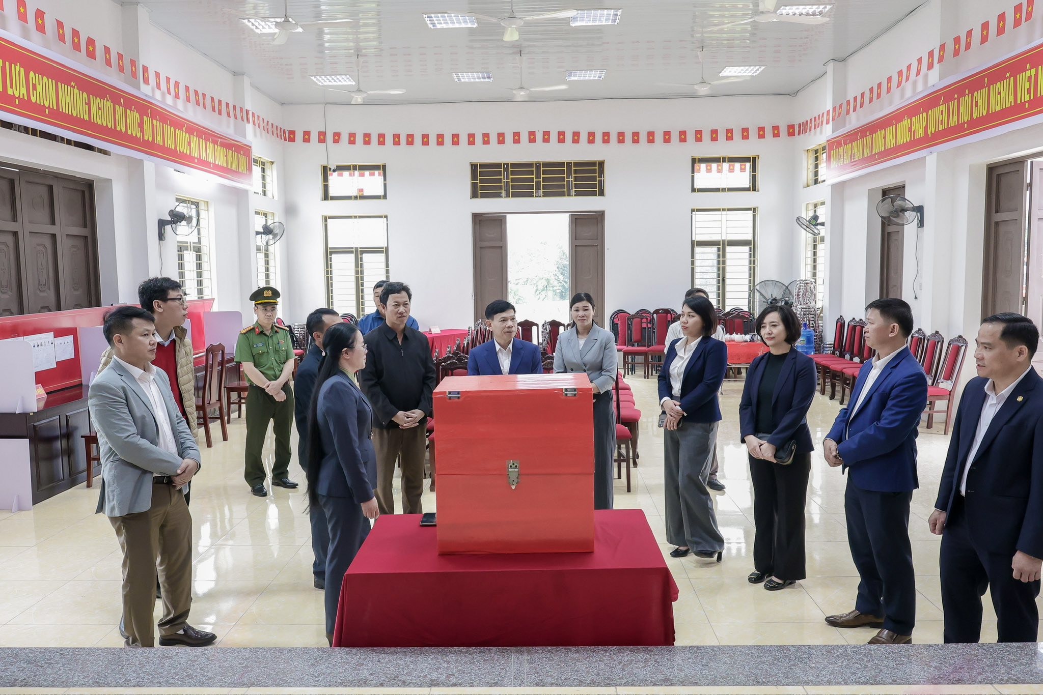 doan-kiem-tra-so-06-cua-thanh-pho-ha-noi-kiem-tra-cong-tac-bau-cu-tai-xa-yen-bai.jpeg