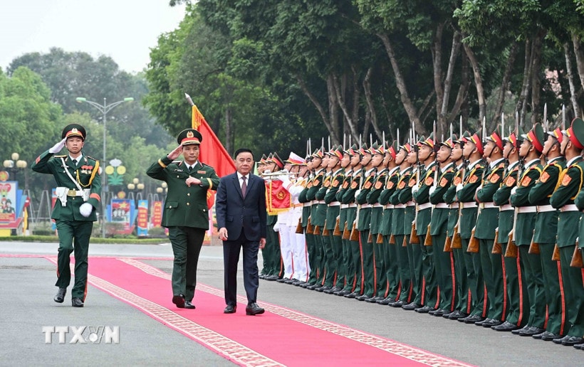 thuong-truc-ban-bi-thu-tran-cam-tu-chu-tri-kiem-tra-giam-sat-dang-uy-quan-doan-12-bo-quoc-phong-2.jpg