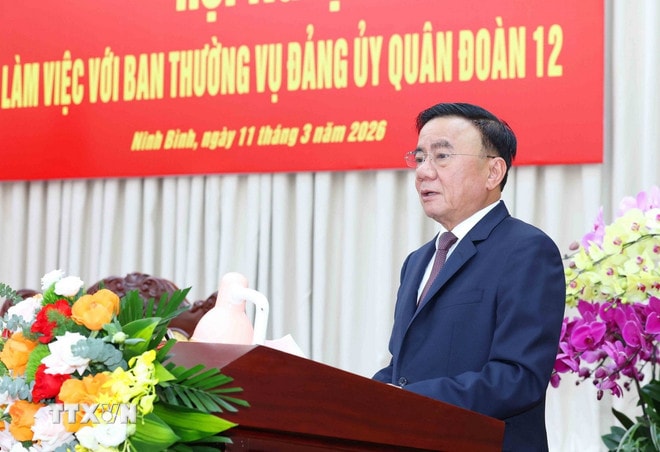 thuong-truc-ban-bi-thu-tran-cam-tu-chu-tri-kiem-tra-giam-sat-dang-uy-quan-doan-12-bo-quoc-phong-resize.jpg