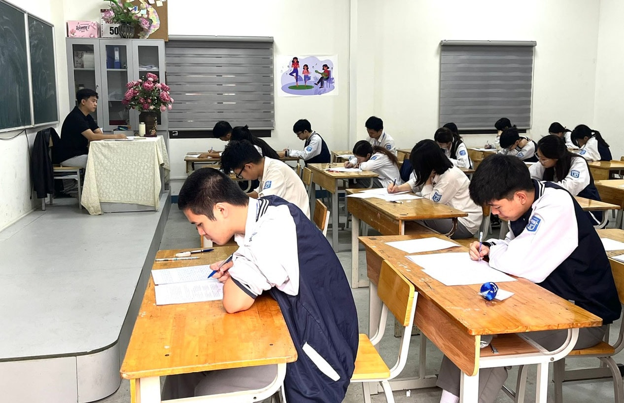 studenti-partecipanti-al-sondaggio-a-truong-trun-hoc-pho-thong-truong-dinh-phuong-hoang-mai-.-anh-le-nguyen.jpg
